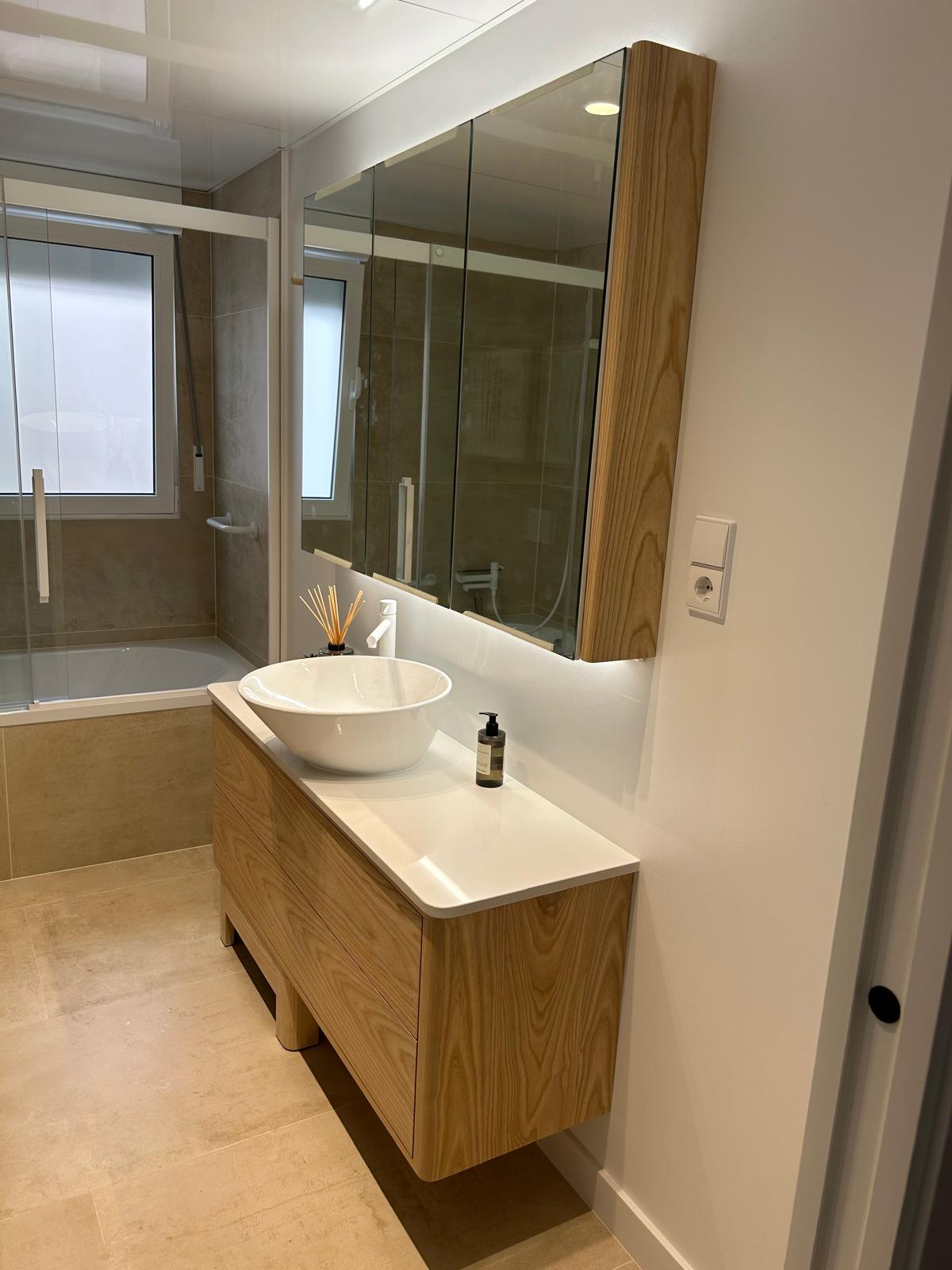 Galeria de reformas en Santa Pola, muebles del baño hechas a mano, carpinteria profesional