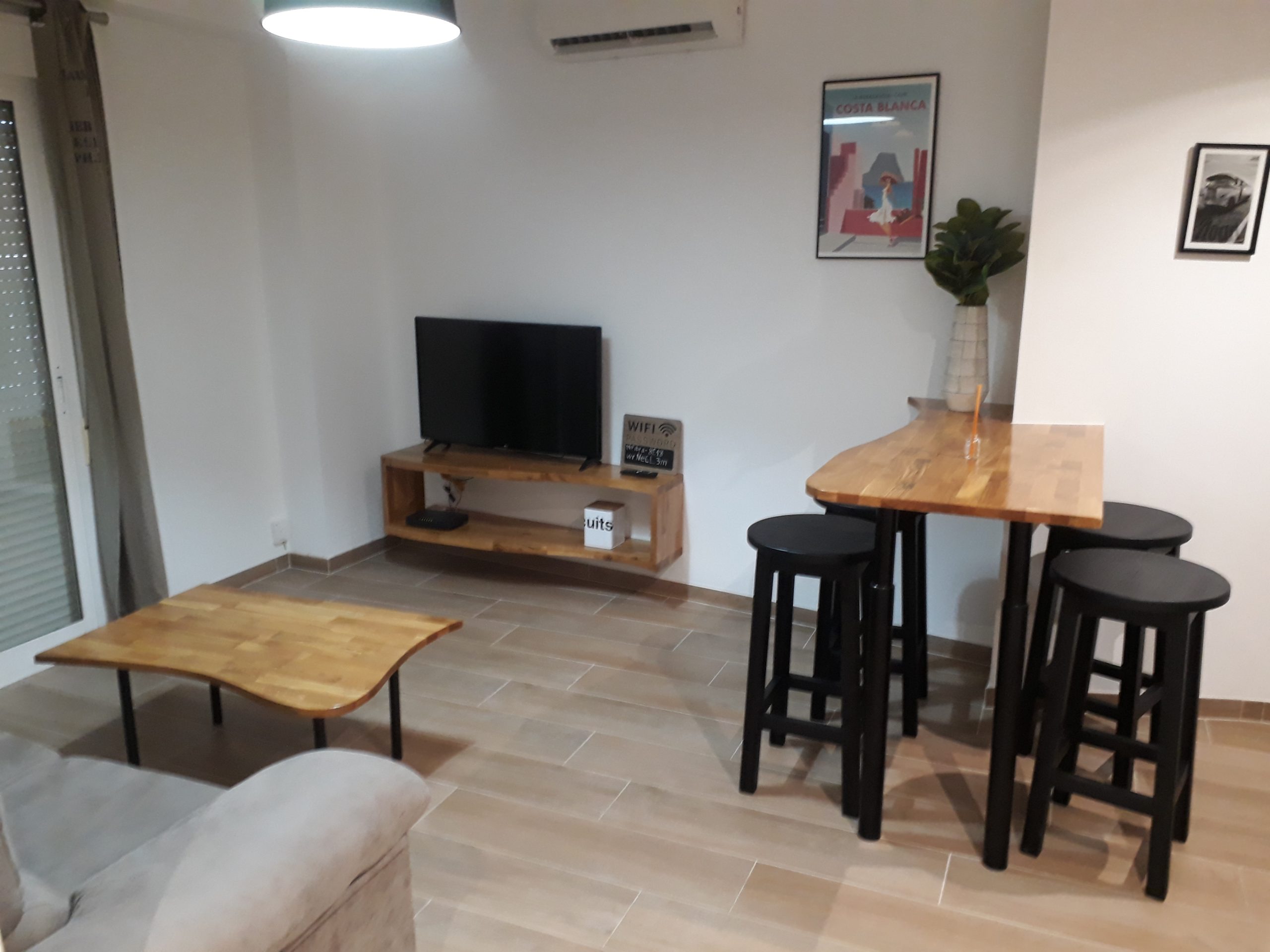 Galeria de reformas en ciudad Alicante, carpinteria de mesas, madera de alta calidad