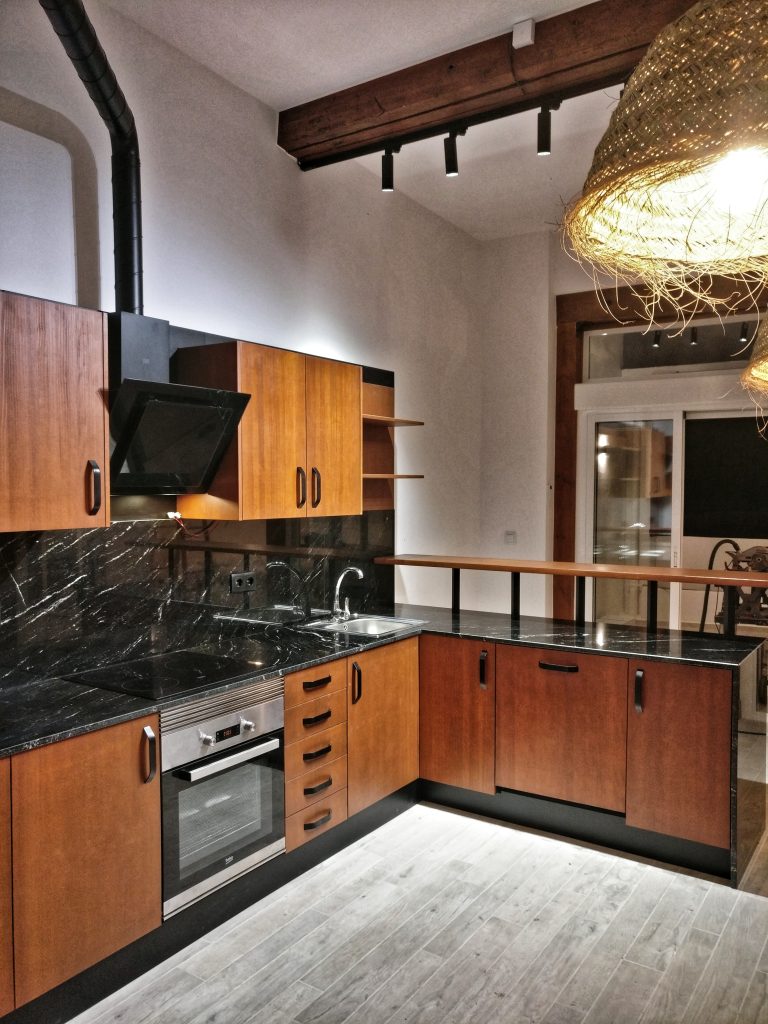 Galeria de reformas de ANASEB resinart, reforma de cocina con muebles de madera