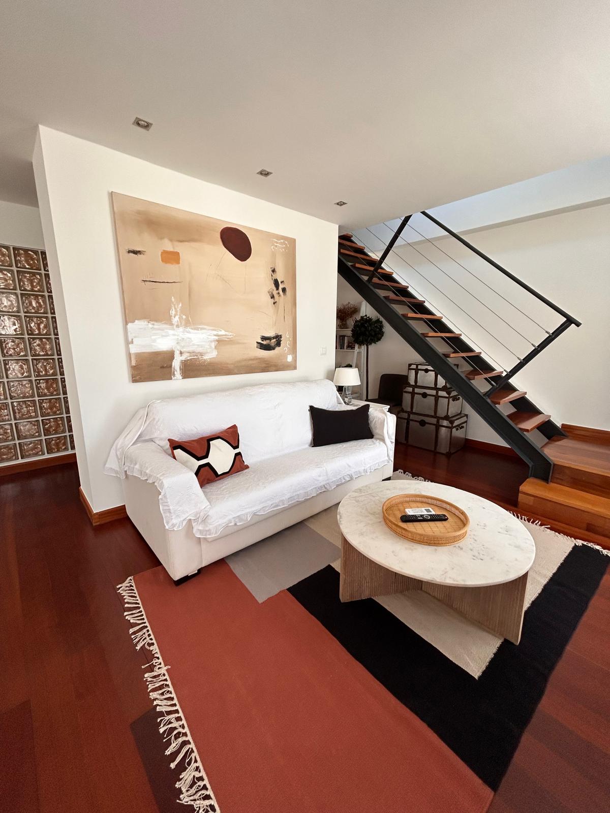 Galeria de Reformas en Alicante, salón moderno, suelo, paredes e interiorismo ANASEB